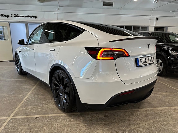 Tesla Model Y 4 of 21
