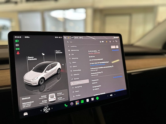 Tesla Model Y 16 of 21