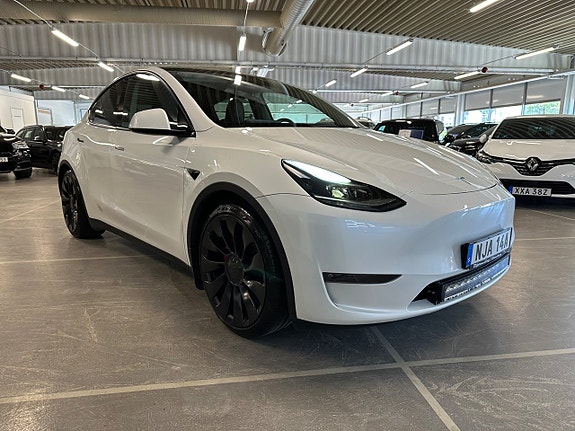 Tesla Model Y 2 of 21