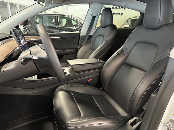 Tesla Model Y 11 of 21
