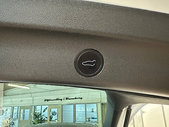Tesla Model Y 6 of 21