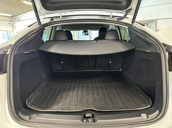 Tesla Model Y 5 of 21