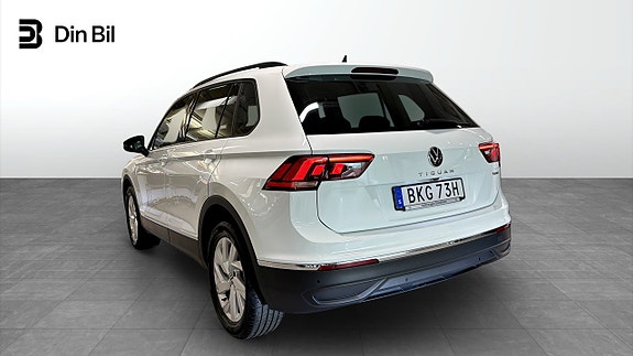 Volkswagen Tiguan 3 of 12
