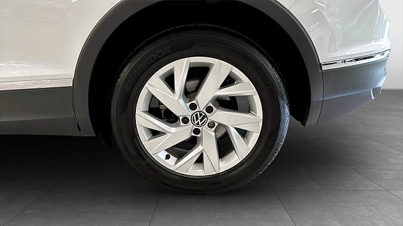 Volkswagen Tiguan 6 of 12