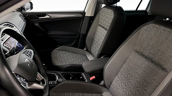Volkswagen Tiguan 8 of 12