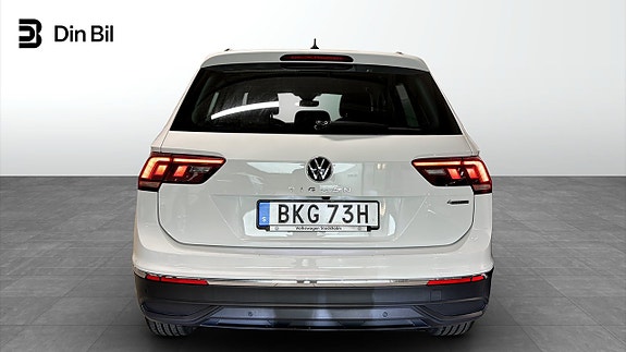 Volkswagen Tiguan 5 of 12