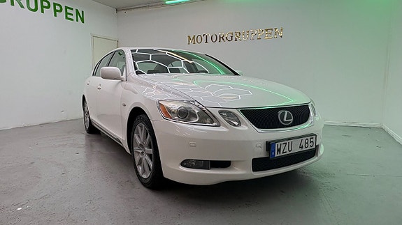 Lexus GS300h 2 of 5