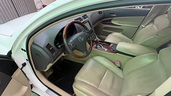 Lexus GS300h 12 of 16