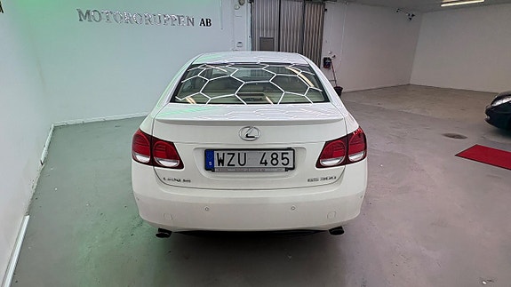 Lexus GS300h 6 of 16