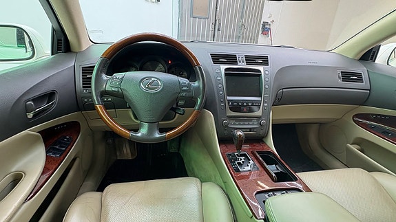 Lexus GS300h 13 of 16