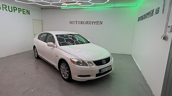 Lexus GS300h 8 of 16