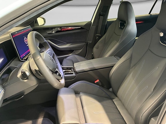 Volkswagen Passat 8 of 14