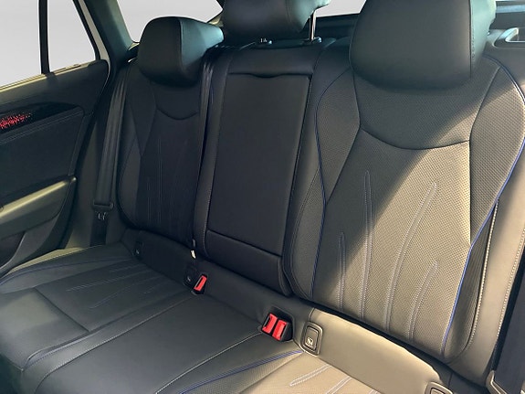 Volkswagen Passat 12 of 14