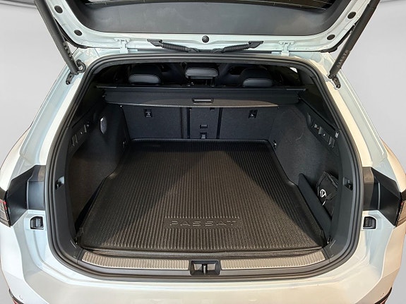 Volkswagen Passat 6 of 14