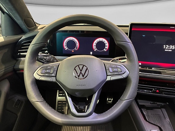 Volkswagen Passat 4 of 14