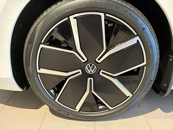 Volkswagen Passat 13 of 14