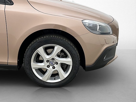 Volvo V40 Cross Country 10 of 28