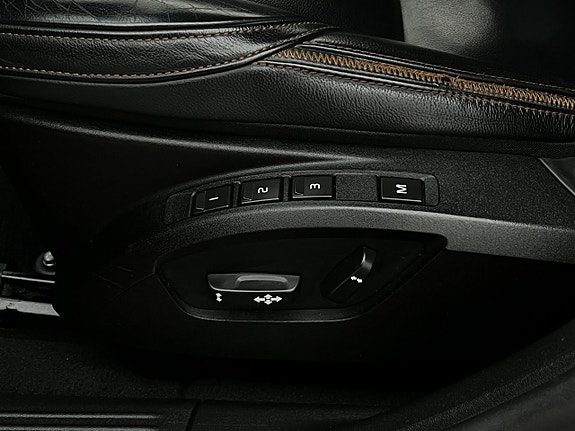 Volvo V40 Cross Country 13 of 28