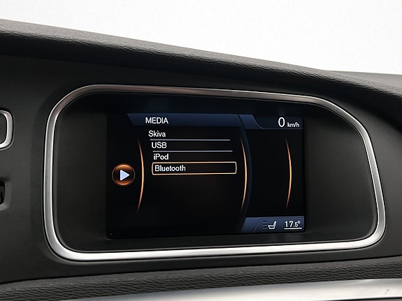 Volvo V40 Cross Country 22 of 28