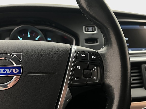 Volvo V40 Cross Country 27 of 28