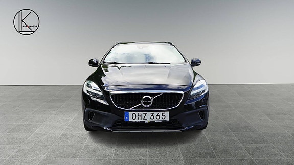Volvo V40 Cross Country 2 of 5