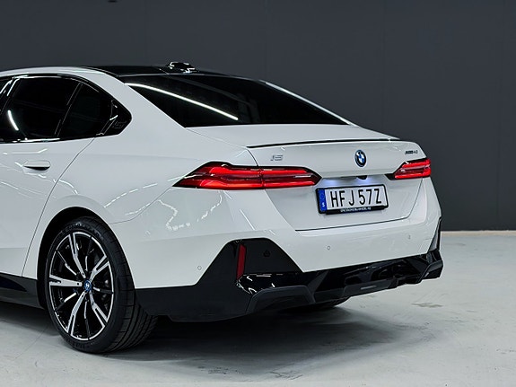 BMW i5 5 of 5