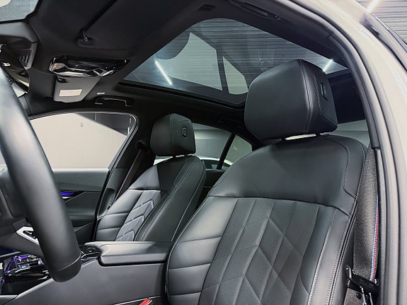 BMW i5 10 of 23