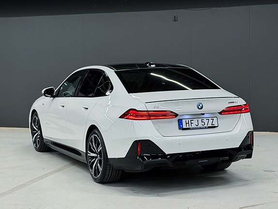 BMW i5 7 of 23
