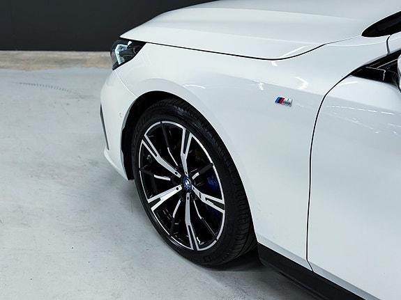 BMW i5 19 of 23