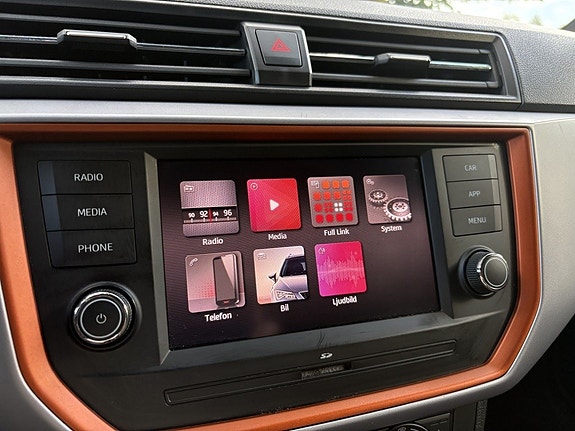 Seat Arona 16 of 26