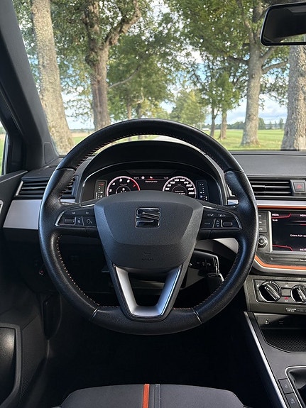 Seat Arona 13 of 26