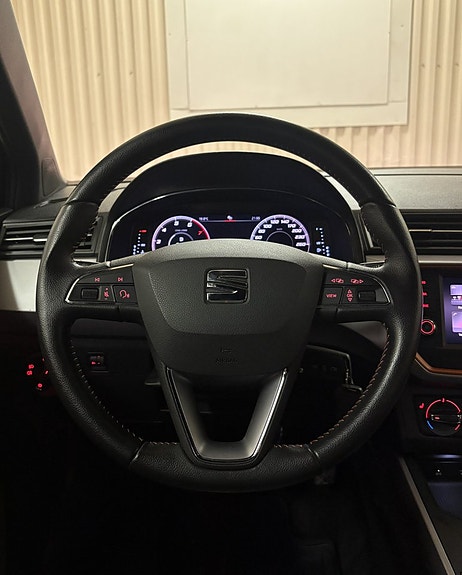 Seat Arona 13 of 21