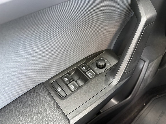 Seat Arona 23 of 26