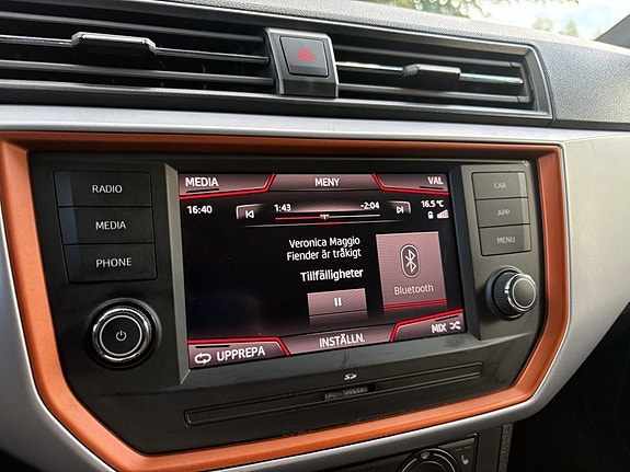 Seat Arona 19 of 26
