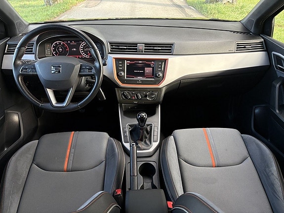 Seat Arona 12 of 26