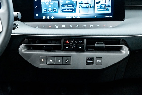 Nissan Leaf 12 of 16