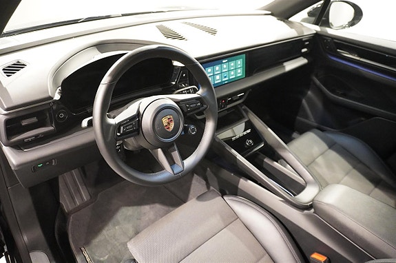 Porsche Macan 4 2 of 20