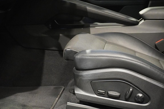 Porsche Macan 4 14 of 20