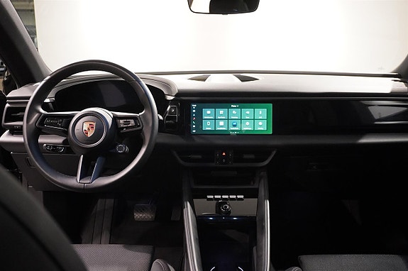 Porsche Macan 4 13 of 20
