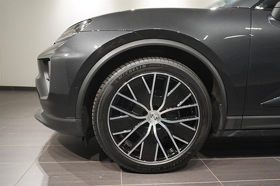 Porsche Macan 4 6 of 20