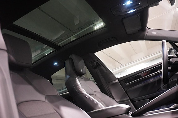 Porsche Macan 4 16 of 20
