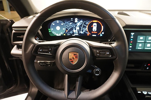 Porsche Macan 4 18 of 20