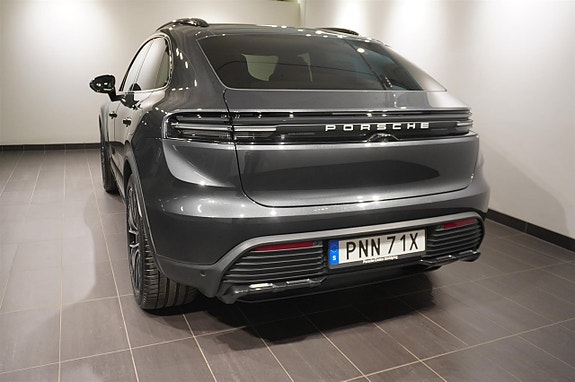 Porsche Macan 4 7 of 20