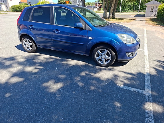 Ford Fiesta 2 of 2