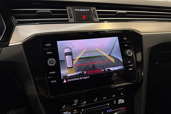 Volkswagen Passat 16 of 21