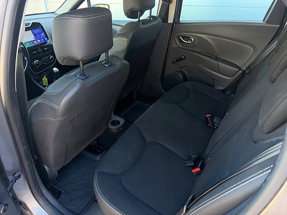 Renault Clio 10 of 14