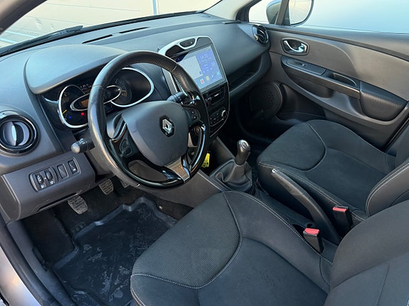 Renault Clio 11 of 14