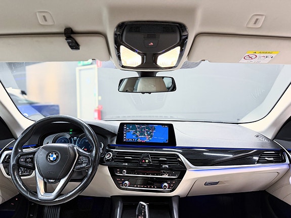 BMW 530e 3 of 5