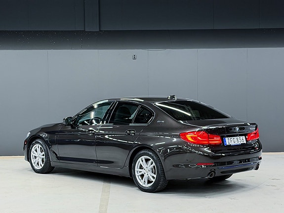 BMW 530e 2 of 5
