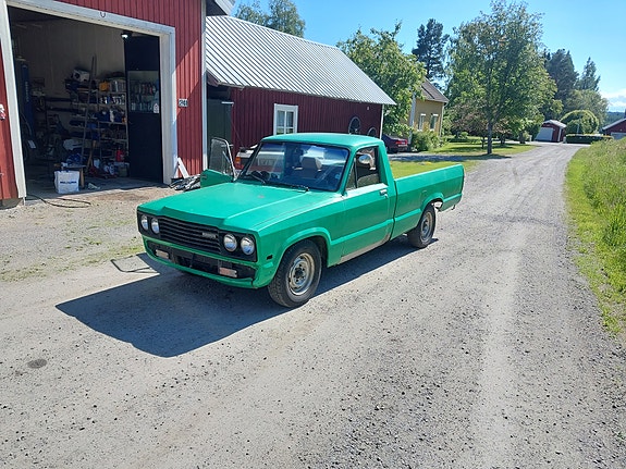 Mazda B1800 2 of 8